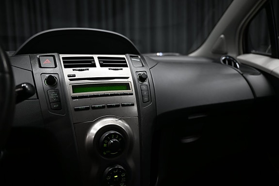 Toyota Yaris 18 of 24