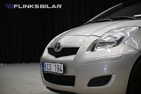 Toyota Yaris 11 of 24