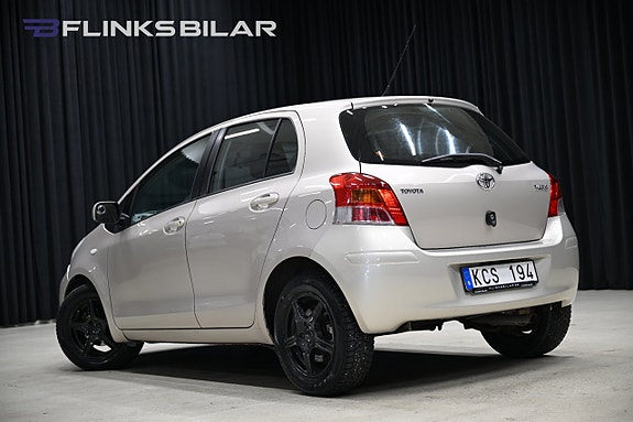Toyota Yaris 4 of 24