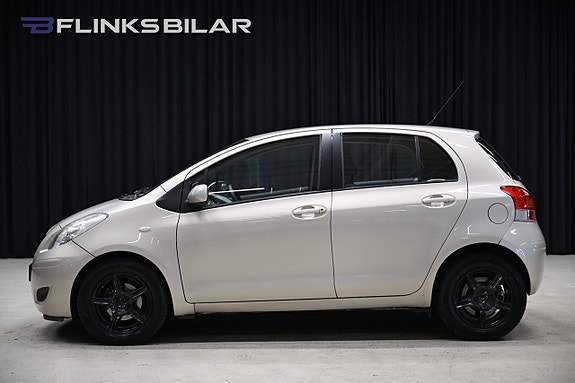 Toyota Yaris 2 of 24