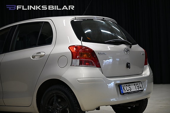 Toyota Yaris 7 of 24