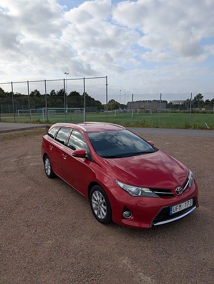 Toyota Auris 2 of 11