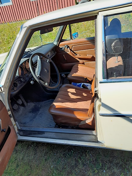 Mercedes-Benz 220 D 5 of 5