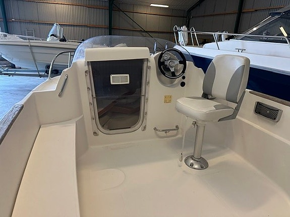 Vi har nöjet att presentera en mycket fin Örnvik 470 Cruiser 8 of 12