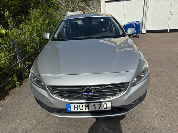 Volvo S60 2 of 5