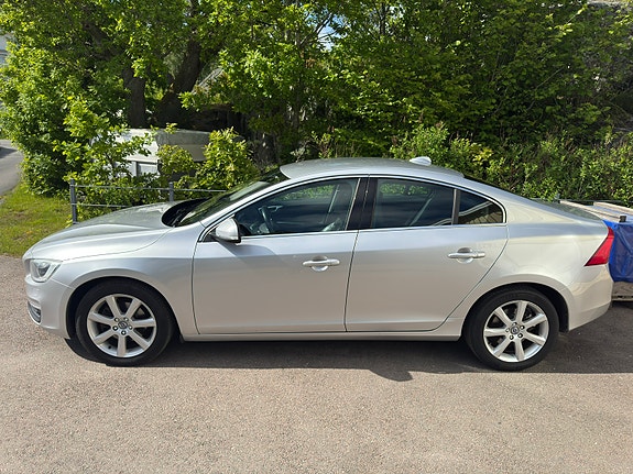 Volvo S60 3 of 5