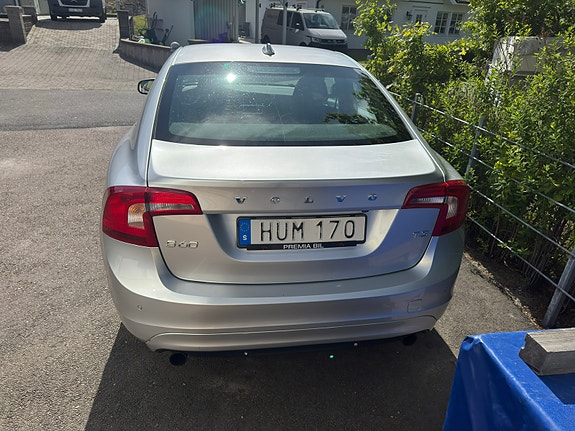 Volvo S60 4 of 5