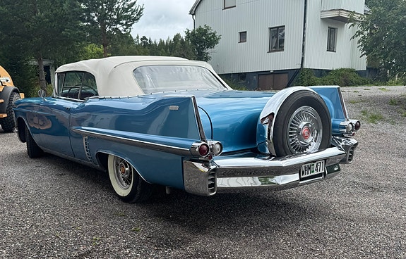 Cadillac Cab DeVille 4 of 5
