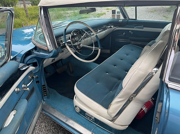 Cadillac Cab DeVille 6 of 6