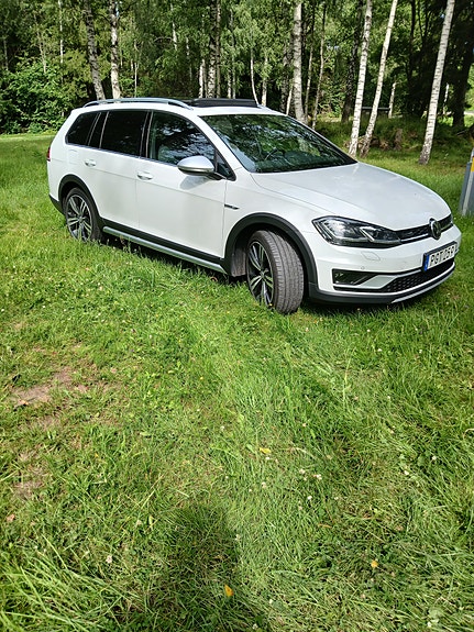 Volkswagen Golf Alltrack 13 of 14