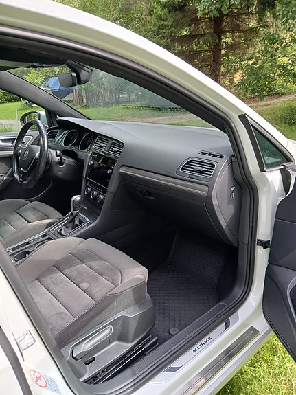 Volkswagen Golf Alltrack 14 of 14