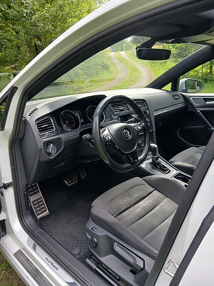 Volkswagen Golf Alltrack 8 of 14