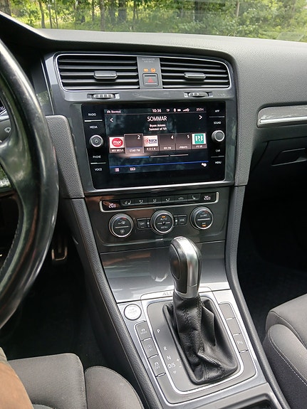 Volkswagen Golf Alltrack 10 of 14