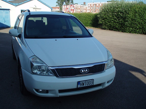 Kia Carnival 3 of 5
