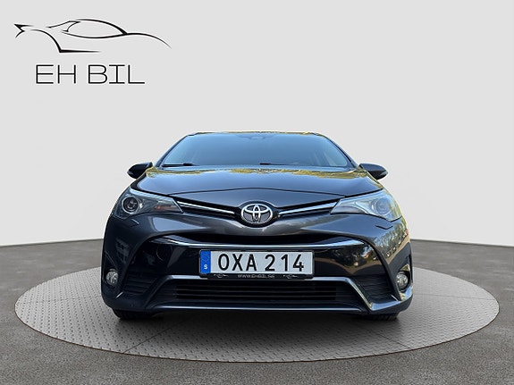Toyota Avensis 2 of 5
