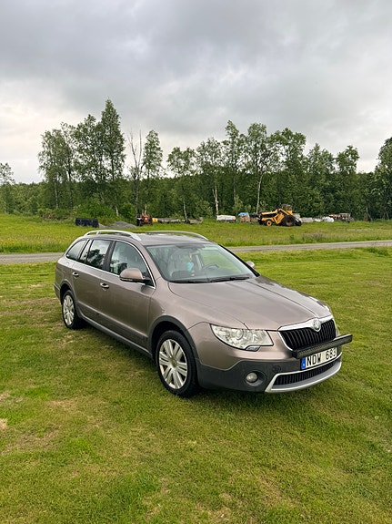 Skoda Superb 2 of 5