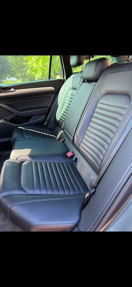Volkswagen Passat Alltrack 3 of 4