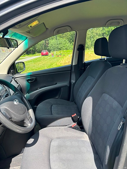 Hyundai i10 4 of 7