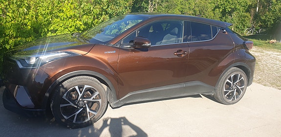 Toyota C-HR 6 of 16