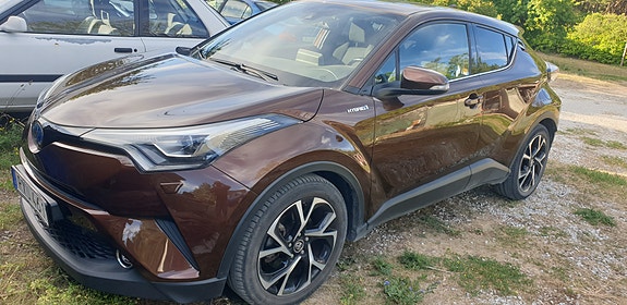 Toyota C-HR 4 of 16
