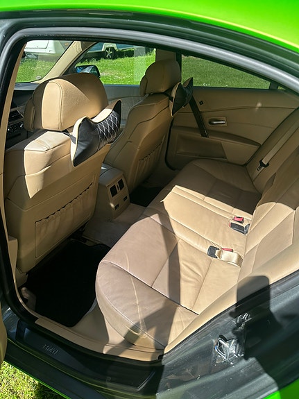 BMW 525i 4 of 5