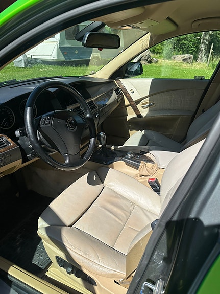 BMW 525i 3 of 5