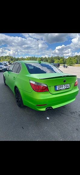 BMW 525i 2 of 5