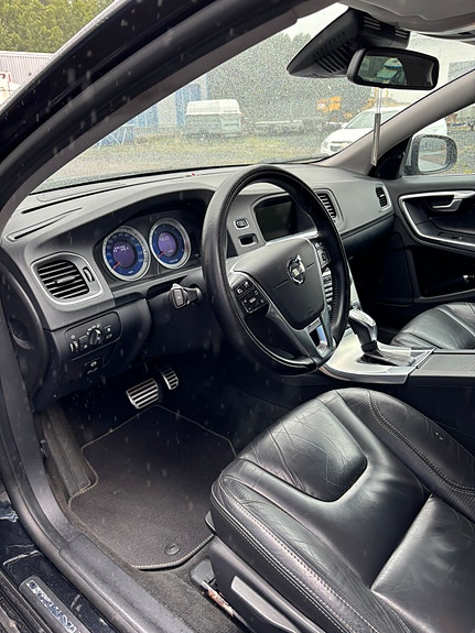 Volvo V60 4 of 5
