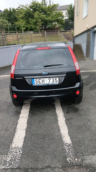 Ford Fiesta 2 of 5