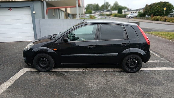 Ford Fiesta 3 of 5