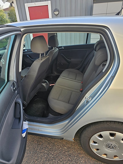 Volkswagen Golf V 9 of 15