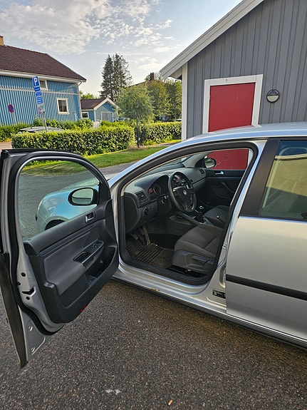 Volkswagen Golf V 8 of 15