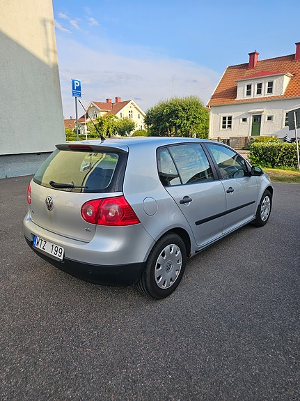 Volkswagen Golf V 5 of 15