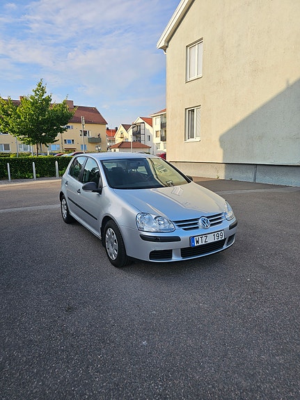 Volkswagen Golf V 7 of 15