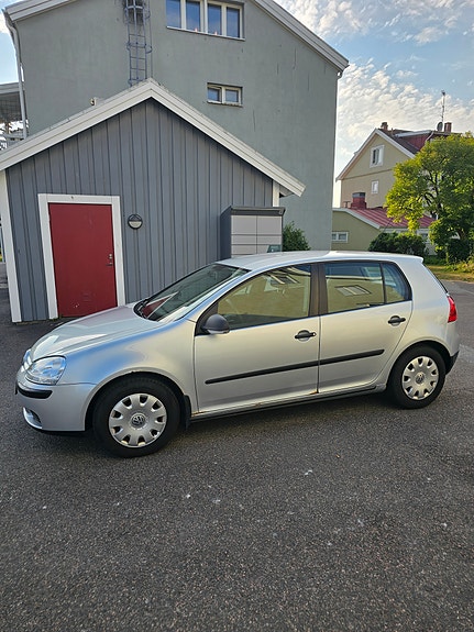Volkswagen Golf V 2 of 15