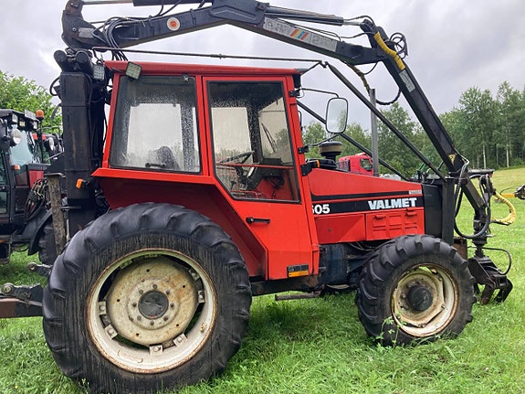 Skogstraktor Valmet 505 med FMV 290 kran 5 of 12
