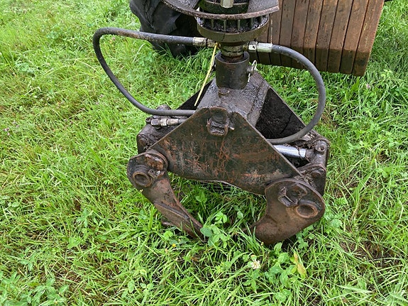Skogstraktor Valmet 505 med FMV 290 kran 3 of 12