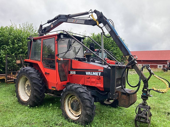 Skogstraktor Valmet 505 med FMV 290 kran 4 of 12