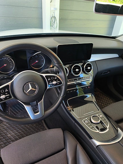 Mercedes-Benz C220 4 of 5