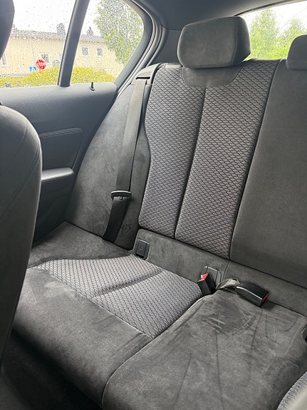 BMW 118i 3 of 5