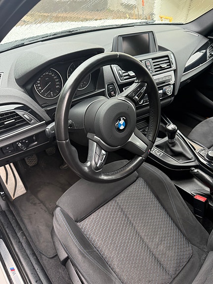 BMW 118i 4 of 5