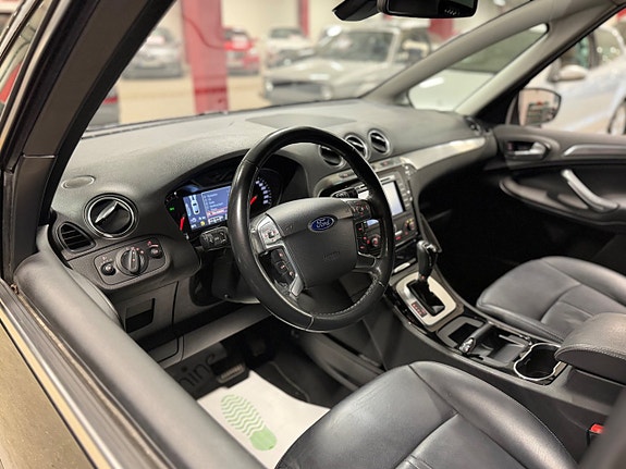 Ford S-MAX 13 of 16