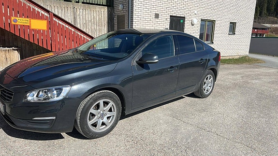 Volvo S60 2 of 5