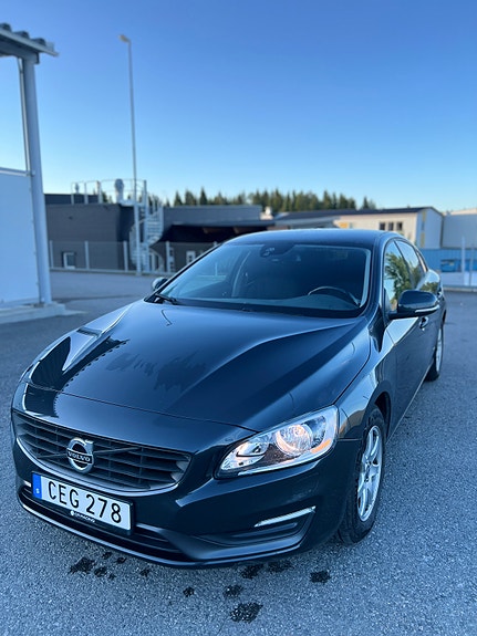Volvo S60 3 of 5