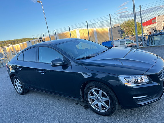 Volvo S60 4 of 5