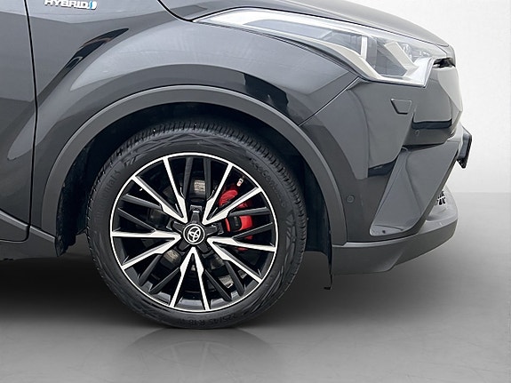 Toyota C-HR 13 of 30