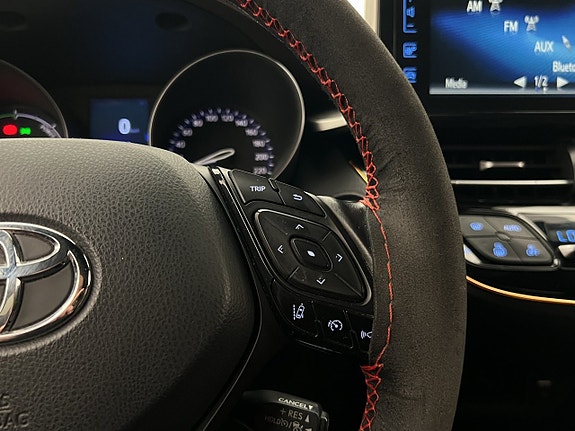 Toyota C-HR 27 of 30