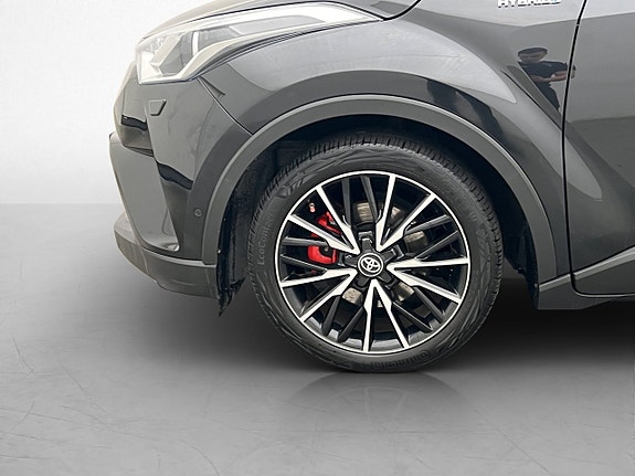 Toyota C-HR 10 of 30