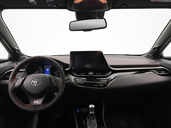 Toyota C-HR 18 of 30