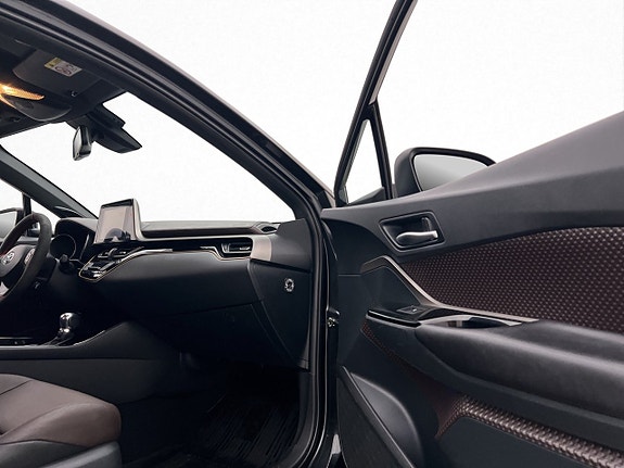 Toyota C-HR 15 of 30